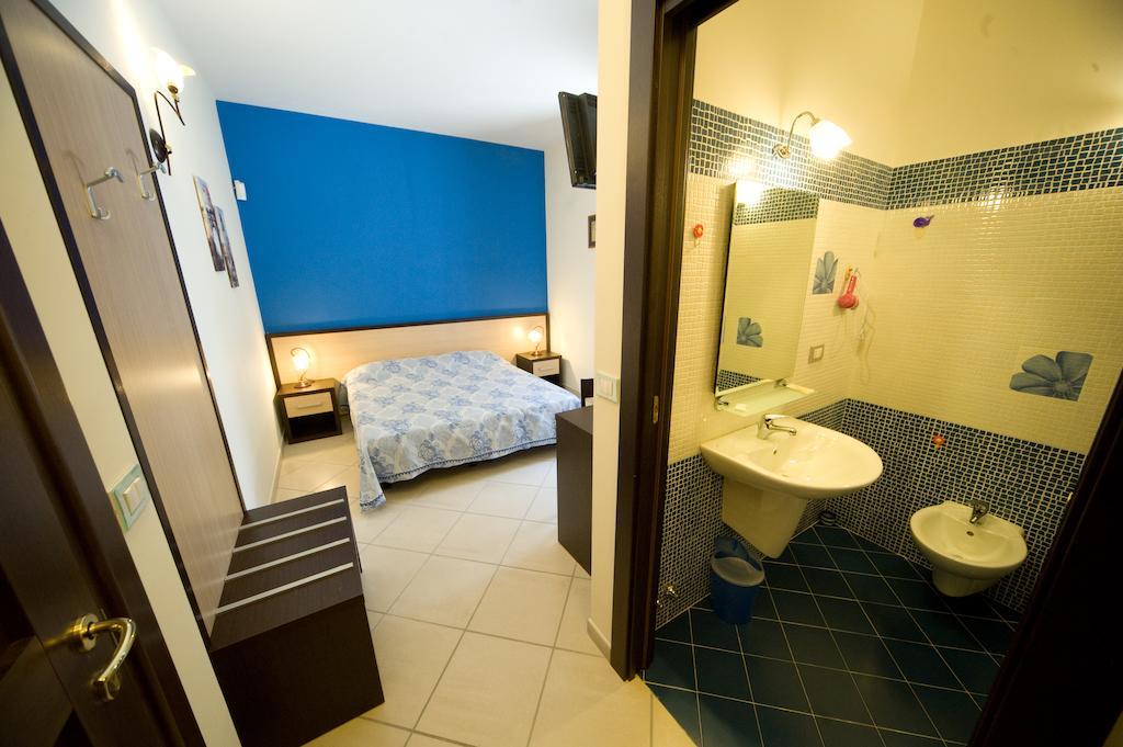 Quattro Ducati Hotel Trani Room photo