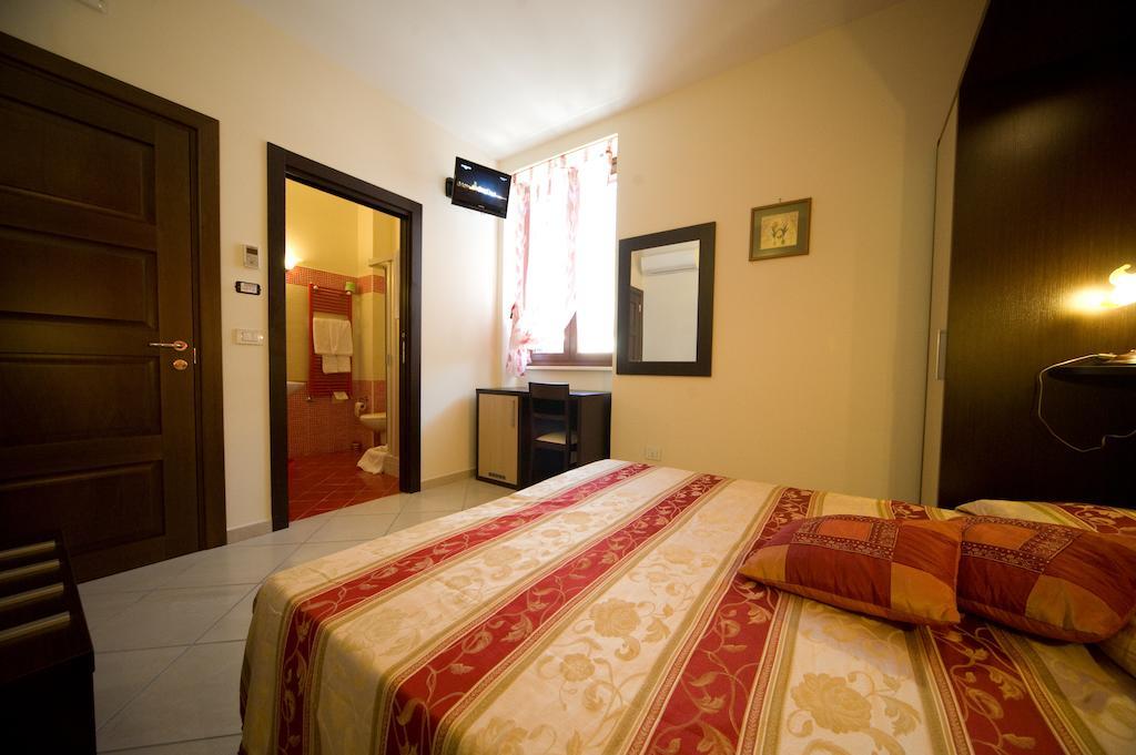 Quattro Ducati Hotel Trani Room photo